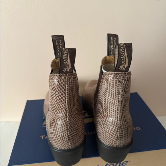 BLUNDSTONE Chelsea Lizard Embossed Leather Heeled Boot. 2165. Size: 6.5, 7, 8 - Picture 10 of 16